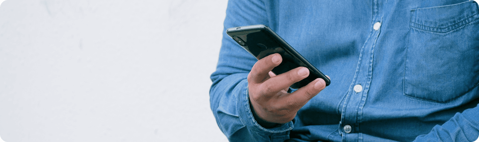 hand-with-mobile-phone